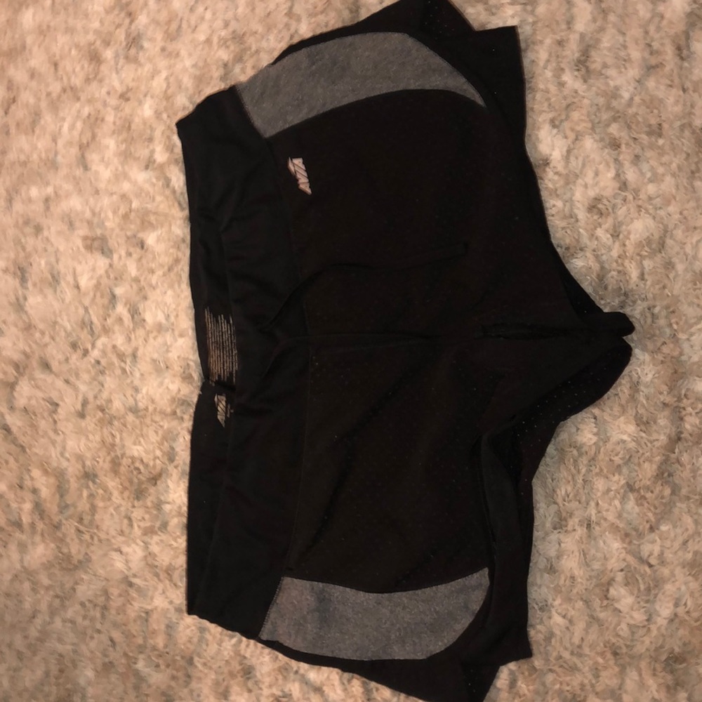 Avía sports shorts